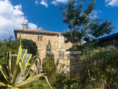 Foto Casale in Piazza del Popolo, Todi Centro di 314 m² con 9 locali