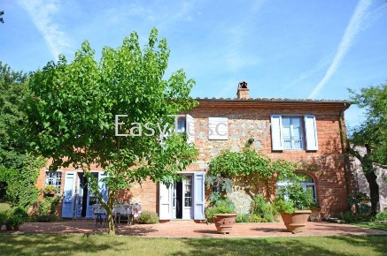 Foto Casale a Altopascio Spianate, Ponte ai Pini di 250 m² con 11 locali