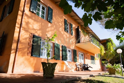 Foto Casale a Cinigiano Poggi Del Sasso di 1400 m² con 20 locali in vendita