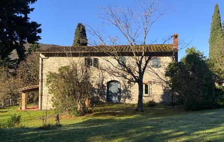 Foto Casale a Vaiano Castellina di 600 m² con 12 locali in vendita