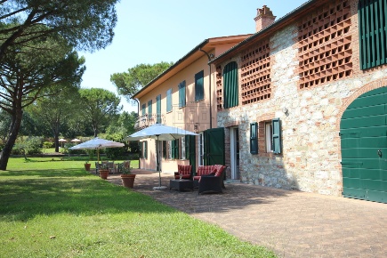 Foto Casale a Lucca Antraccoli di 500 m² con 10 locali in vendita