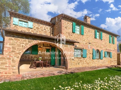 Foto Casale in strada provinciale 309, Città della Pieve di 335 m²