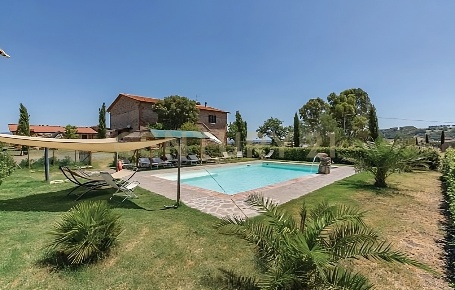 Foto Casale a Gavorrano di 600 m² con 10 locali in vendita