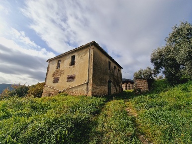 Foto Casale in Via Capitonse, Narni di 300 m² con 10 locali in vendita