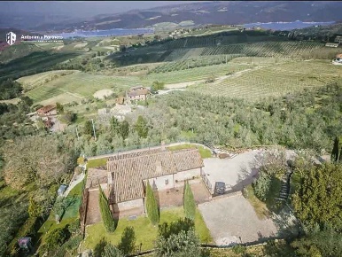Foto Casale a Baschi di 500 m² con 12 locali in vendita