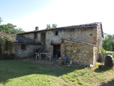 Foto Casale a Todi di 350 m² con 10 locali in vendita
