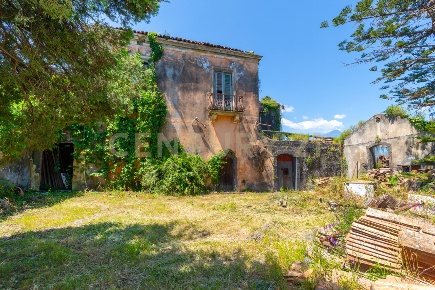 Foto Casale in Via Roccamena 84, Acireale di 400 m² con 15 locali