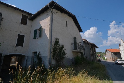 Foto Casale a Mioglia Centro di 150 m² con 8 locali in vendita