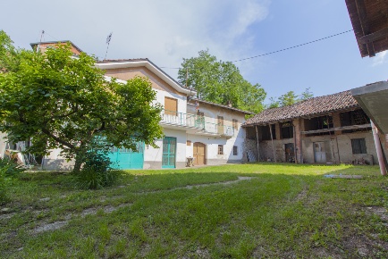 Foto Casale in Via Meane 35, Cherasco Meane di 268 m² con 5 locali