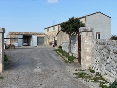 Foto Casale in Strada Provinciale 113 100, Modica Cannizzara di 430 m²