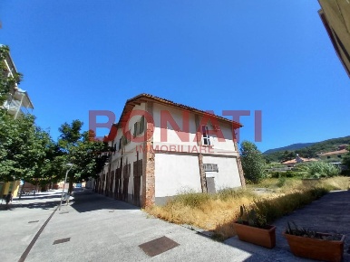 Foto Casale a Santo Stefano di Magra Centro di 800 m² con 20 locali