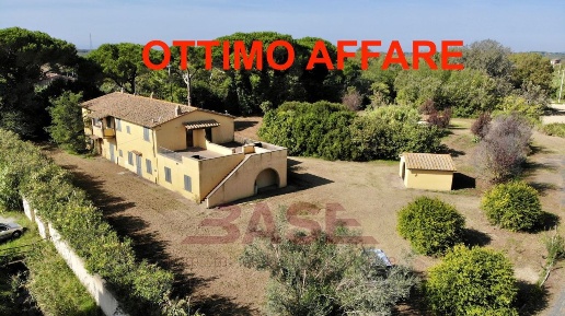 Foto Casale in Via Montanara, Cecina Cecina Centro di 514 m² con 20 locali