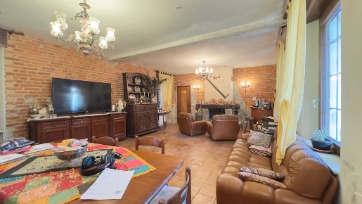 Foto Casale in regione molino preale 2, Pezzana di 230 m² con 7 locali