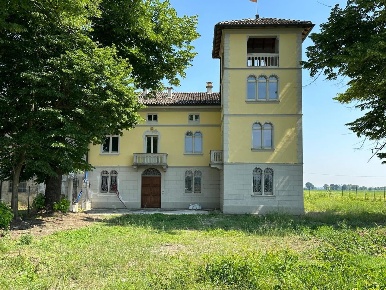 Foto Casale a San Pietro in Cerro di 400 m² con 10 locali in vendita