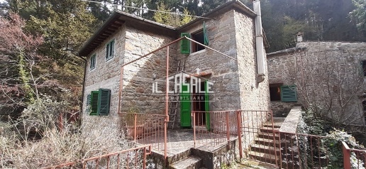 Foto Casale in Località Cascioni 80, Reggello di 100 m² con 8 locali