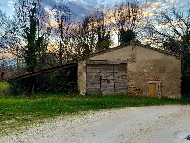 Foto Casale a Jesi di 300 m² in vendita