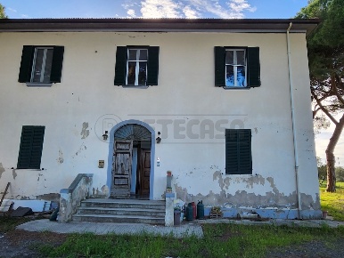 Foto Casale in Via Aurelia 25, Cecina di 400 m² con 10 locali in vendita