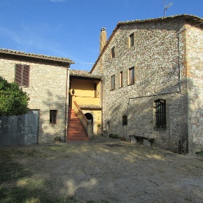 Foto Casale a Todi di 500 m² con 16 locali in vendita