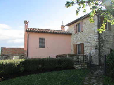 Foto Casale a Todi di 360 m² con 8 locali in vendita