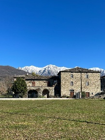 Foto Casale a Filattiera di 300 m² con 13 locali in vendita