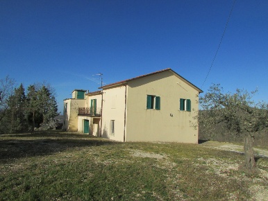 Foto Casale a Baschi di 300 m² con 10 locali in vendita