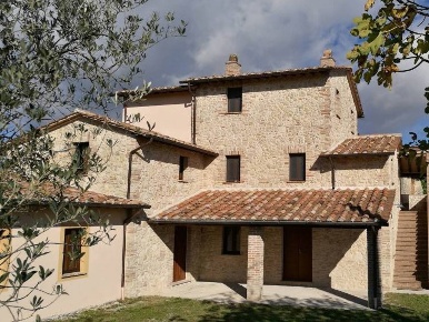 Foto Casale in via roma 11, Avigliano Umbro Centro di 490 m² con 15 locali