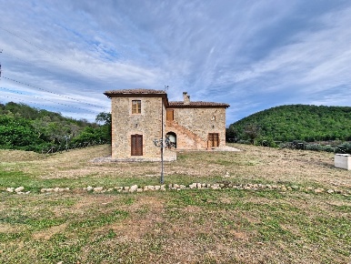 Foto Casale a Todi Centro di 245 m² con 10 locali in vendita