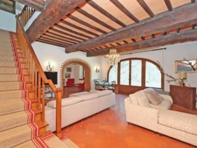 Foto Casale a Londa di 350 m² con 14 locali in vendita