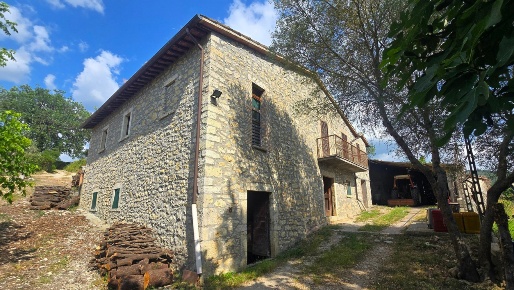 Foto Casale in Vocabolo Menicaglie 9, Baschi di 182 m² con 9 locali