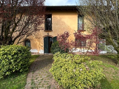 Foto Casale in via emilia  149, Cadeo Roveleto di 250 m² con 4 locali
