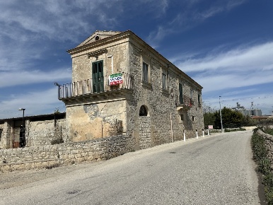 Foto Casale in SP59 155, Modica Zona Industriale di 500 m² con 10 locali