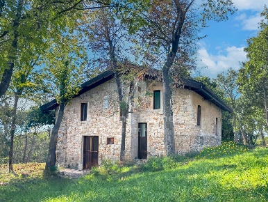 Foto Casale in vocabolo capanni, Baschi Centro di 300 m² con 6 locali