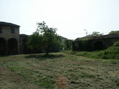 Foto Multiproprietà a Alseno Centro di 1500 m² con 8 locali in vendita