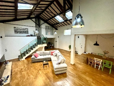 Foto Loft a Prato Galciana di 230 m² con 3 locali in vendita