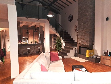 Foto Loft a Prato Galciana di 200 m² con 4 locali in vendita