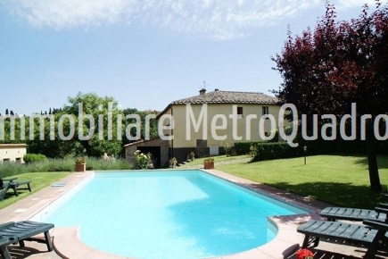 Foto Casale a Sarteano di 320 m² con 10 locali in vendita