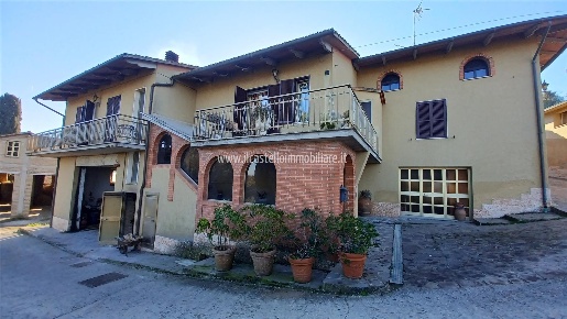 Foto Casale in Piazza XX Settembre 1, Chiusi di 1145 m² con 11 locali