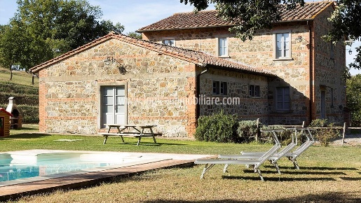 Foto Casale in SP126, Sarteano di 380 m² con 15 locali in vendita
