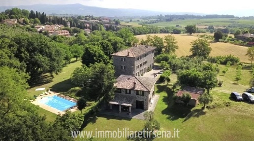 Foto Casale a Orvieto di 826 m² con 18 locali in vendita