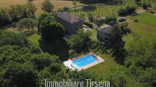 Foto Casale a Orvieto di 826 m² con 18 locali in vendita