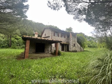 Foto Casale a Orvieto di 280 m² con 10 locali in vendita