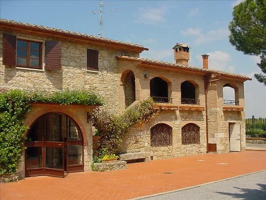 Foto Casale a Sarteano di 690 m² con 13 locali in vendita