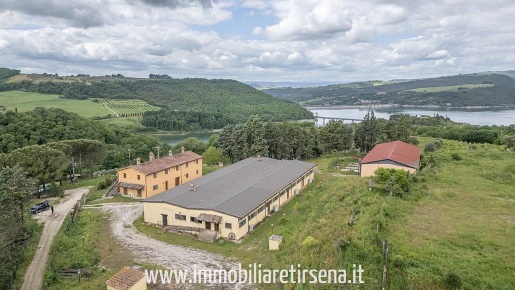 Foto Casale a Orvieto di 2100 m² con 30 locali in vendita