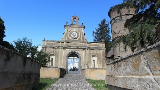 Foto Casale a Orvieto di 1500 m² con 20 locali in vendita