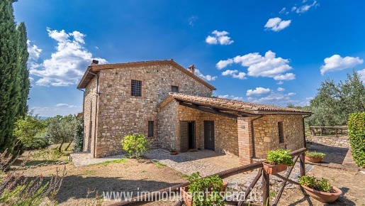 Foto Casale a Orvieto di 303 m² con 8 locali in vendita
