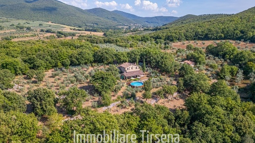 Foto Casale a Orvieto di 303 m² con 8 locali in vendita