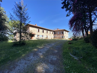 Foto Casale a Cetona di 775 m² con 30 locali in vendita