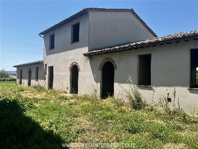 Foto Casale in Montallese-Zona Quattro Poderi, Chiusi di 400 m² in vendita
