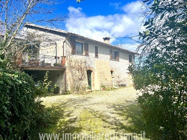 Foto Casale a Orvieto di 240 m² con 5 locali in vendita