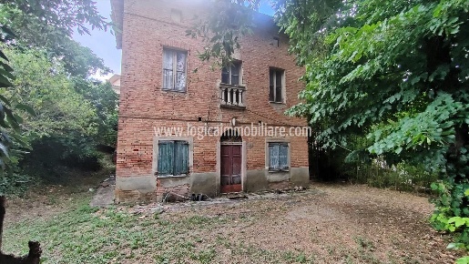 Foto Casale in via poggio gallina, Chiusi di 180 m² con 6 locali in vendita